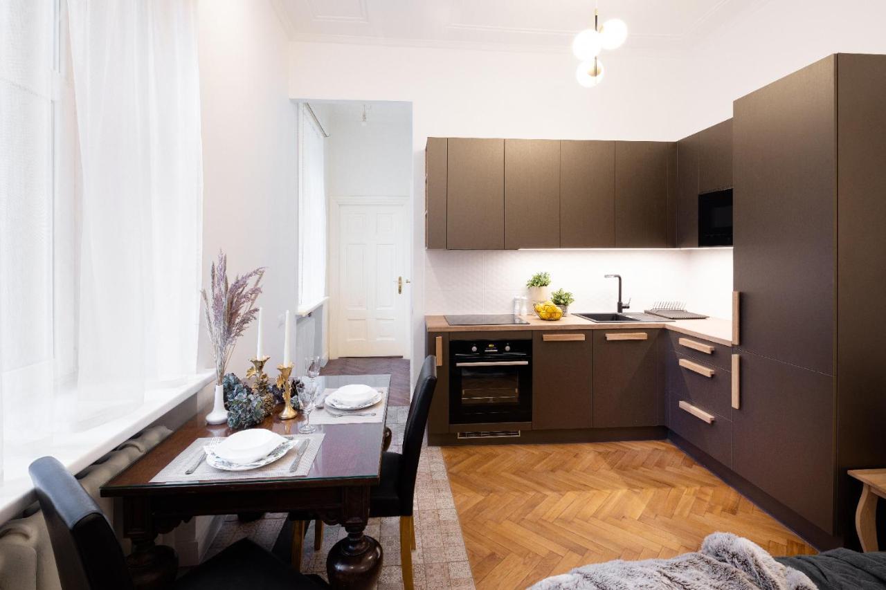 Brivibas House Design Apartments In City Center Рига Екстериор снимка